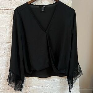 Aqua Black V-Neck Lace Sleeve Detail Top. Size M